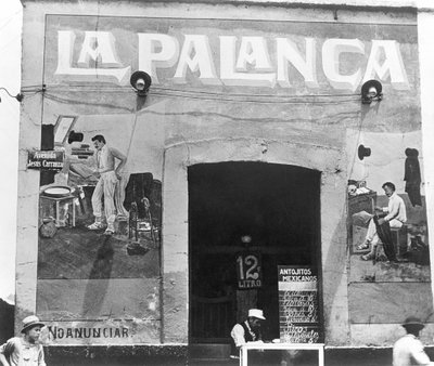 La Palanca (Pulquería, Avenida Jesús Carranza), Ciudad de México, c.1927 de Tina Modotti